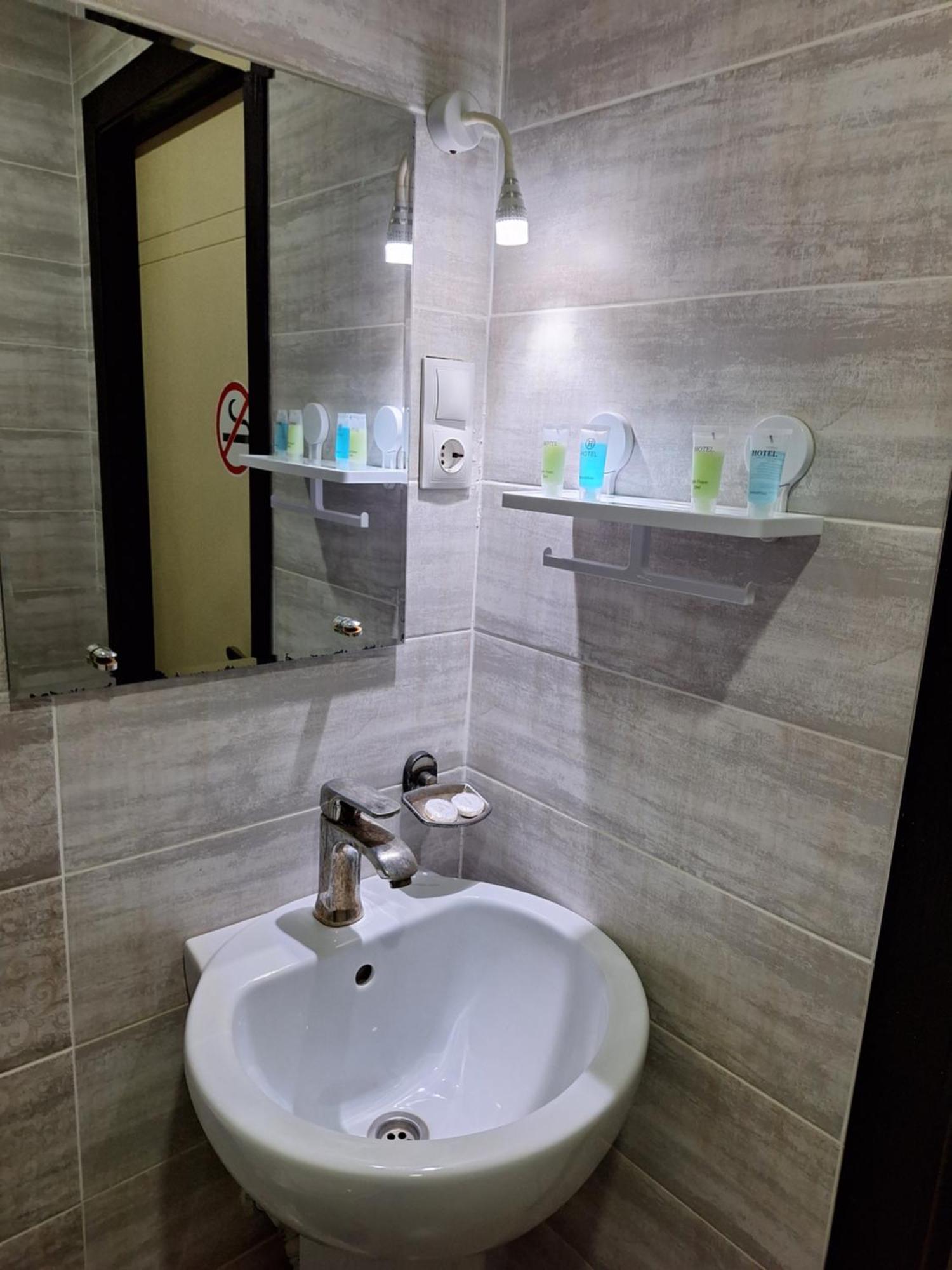 Hotel Georgian Kutaisi Bagian luar foto