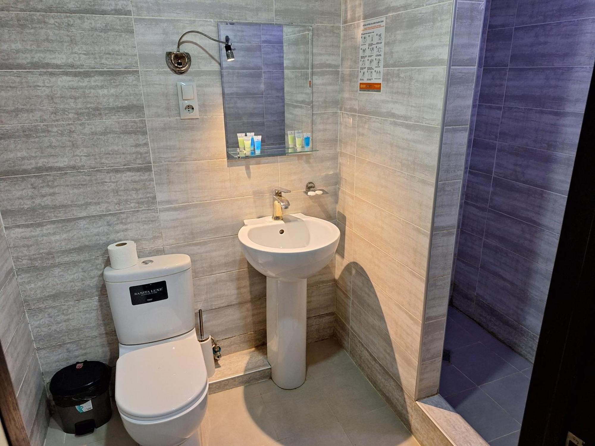 Hotel Georgian Kutaisi Bagian luar foto